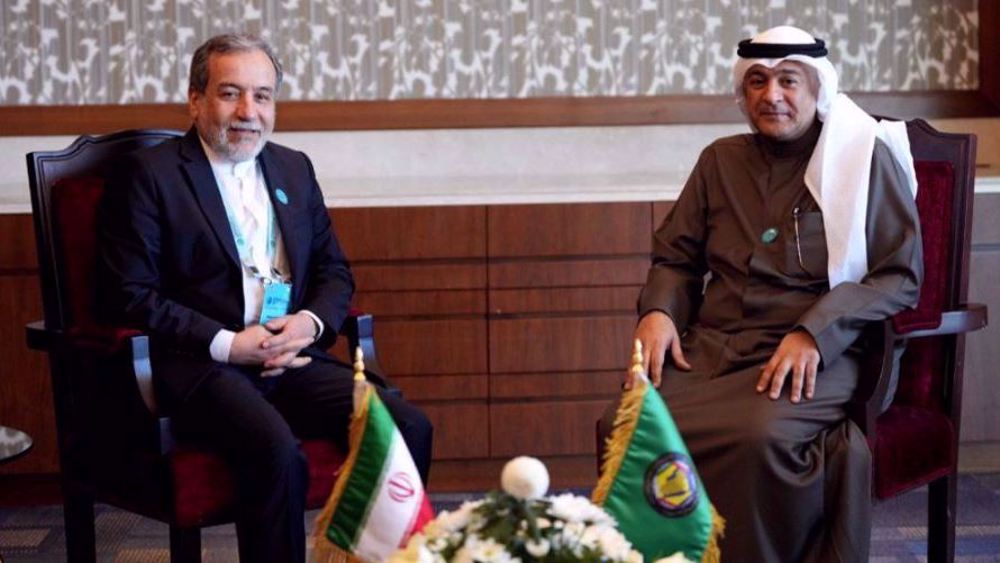 Le ministre iranien des Affaires étrangères, Seyed Abbas Araghchi, (à gauche) a rencontré Jassim Mohammed Al-Budaiwi, secrétaire général du Conseil de coopération du golfe Persique en marge de la huitième Conférence des pays riverains de l'océan Indien à Mascate, le 16 février 2025. ©Site Web du ministère iranien des Affaires étrangères