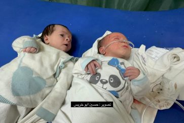Deux bébés de la famille al-Charab ont été sauvés des décombres de leur maison familiale bombardée par Israël