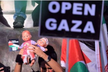 Il est désormais interdit en France d’afficher la couleur rouge ou les poupées représentant les enfants palestiniens dans les manifestations en soutien de Gaza.