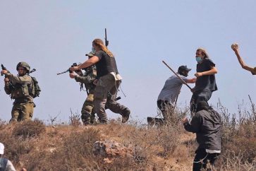 Des colons sionistes attaquent des Palestiniens dans un village en Cisjordanie occupée. ©WAFA