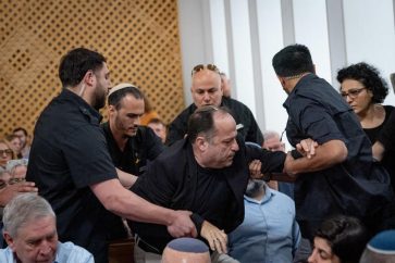 altercations entre partisans et opposants du gouvernement