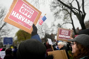 Trump reproche aux universités US d’avoir permis dans son enceinte les manifestations d’étudiant critiquant la guerre génocidaire israélienne à Gaza.