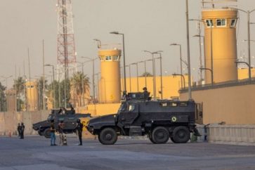 L’ambassade des États-Unis en Irak se prépare à une évacuation ordonnée en raison de l’augmentation des risques sécuritaires dans la région, a déclaré mercredi une source américaine.