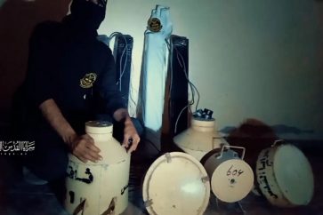 Les engins piégés préparés pour les planter au passage des véhicules de l'armée d'occupation