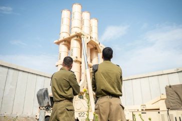 militaires_isr_arrow