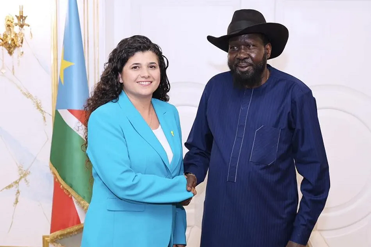 La vice-ministre israélienne des Affaires étrangères Sharren Haskel et le chef de l’État du Soudan du Sud, Salva Kiir.