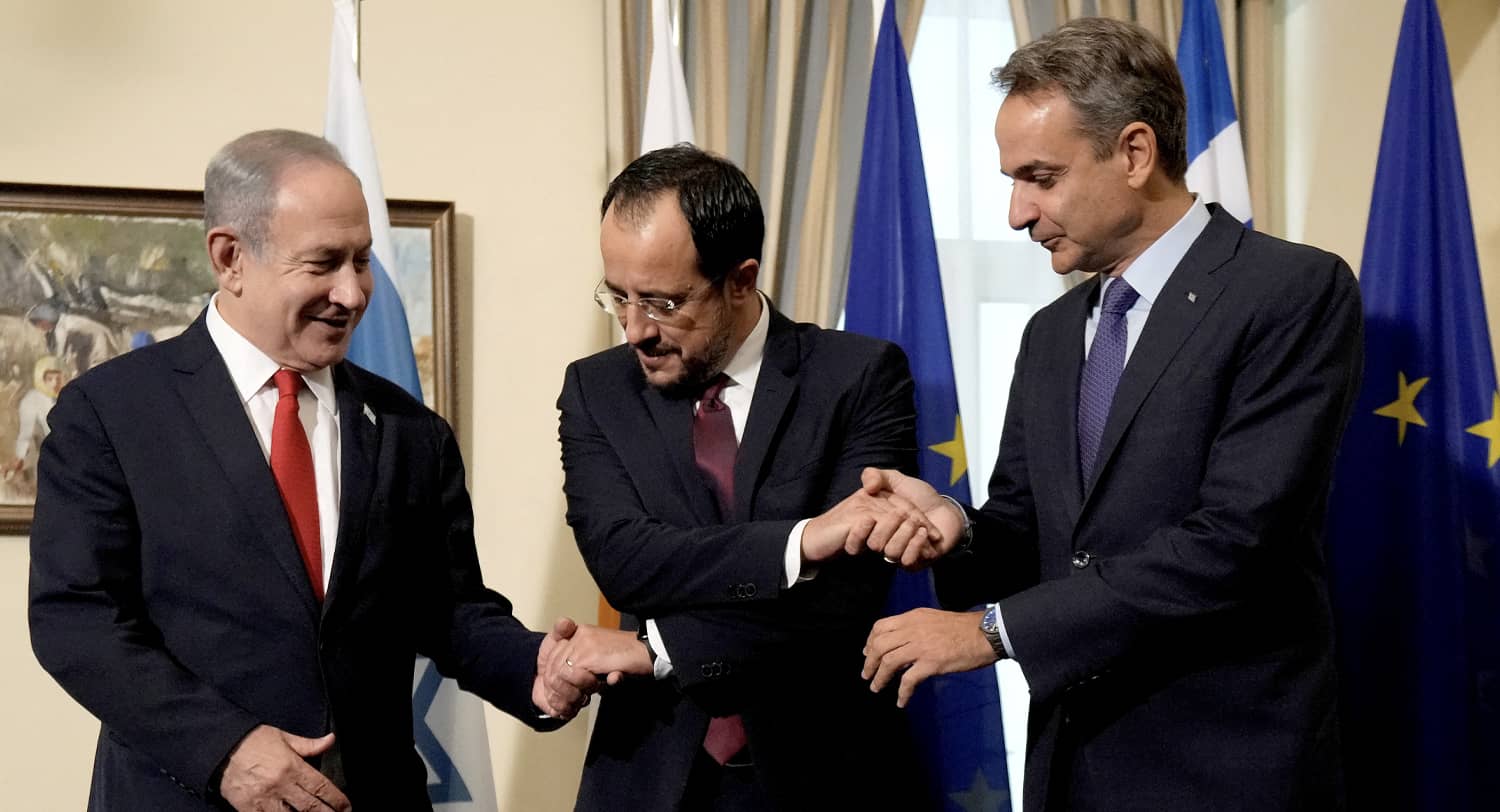 Le président chypriote Christodoulides, le Premier ministre grec Mitsotakis et le Premier ministre israélien Netanyahu, septembre 2023. Crédit photo : Petros Karadjias/Pool via REUTERS.