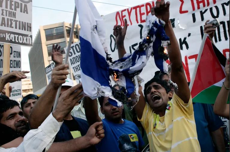 La Grèce a été le théâtre de plusieurs manifestations condamnant l'agression israélienne contre Gaza (Getty).