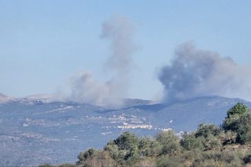 Des avions de combat israéliens mènent une série de frappes aériennes contre les hauteurs et les environs de plusieurs villages du sud-Liban, le 18 décembre 2025.