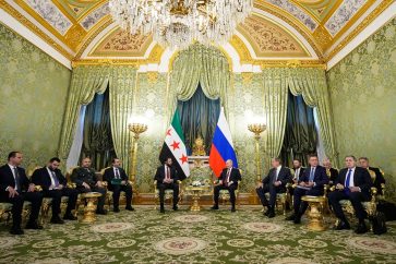 Le président russe Vladimir Poutine a reçu au Kremlin le président syrien par intérim, Ahmad Charaa, le 15 octobre 2025.