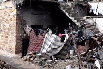 À Gaza, des bâtiments fissurés s'effondrent et les personnes déplacées n'ont aucune alternative. (Photo via l'ONU)