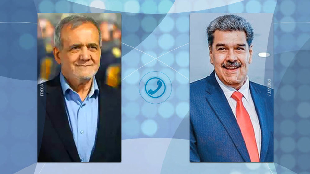 Le président iranien Massoud Pezeshkian (à gauche) et le président vénézuélien Nicolas Maduro.