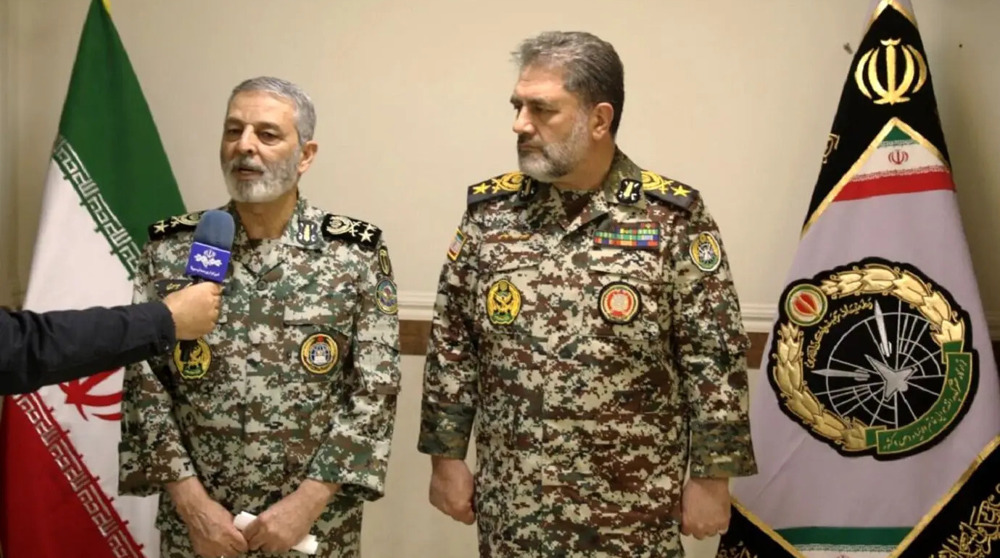 Le chef d’état-major des forces armées de la République islamique d’Iran, le général de division, Abdolrahim Moussavi, (à gauche) a visité la base de défense aérienne du quartier général central Khatam al-Anbiya, ce lundi 15 décembre 2025.
