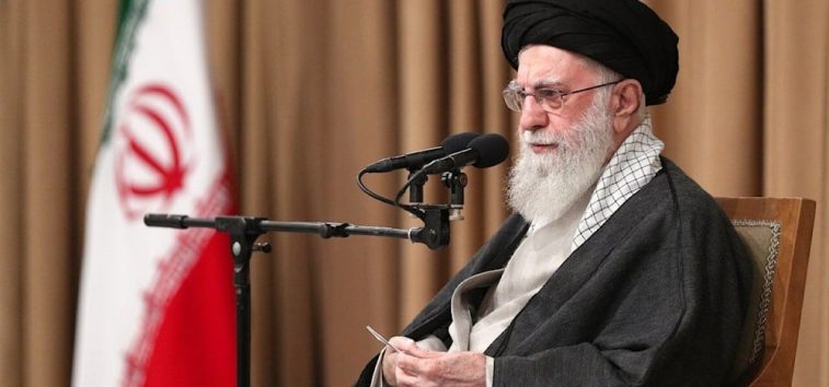 <a href="https://fr-archive.almanartv.com.lb/3473989">Ayatollah Khamenei : Faites savoir à Trump que tous les tyrans sont tombés au pic de leur puissance</a>